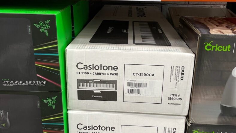 Casio-Portable-Keyboard-Bundle-1569686