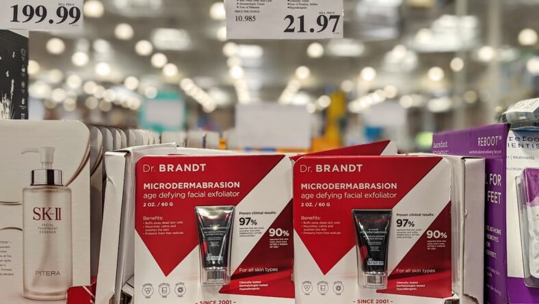 Dr-Brandt-Age-Defying-Facial-Exfoliator-1618235