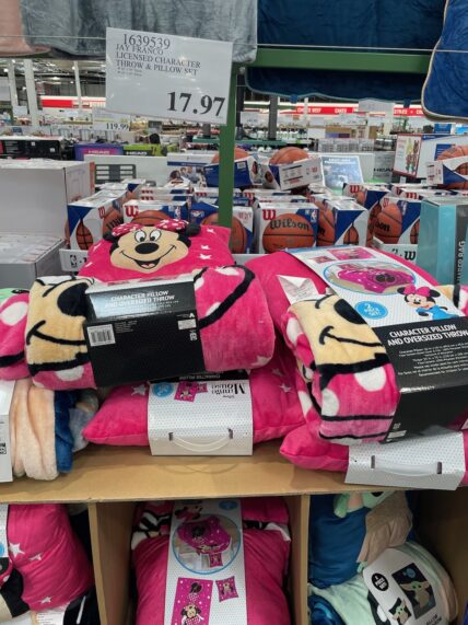 Minnie-Mouse-Throw-and-Pillow-Set-1639539