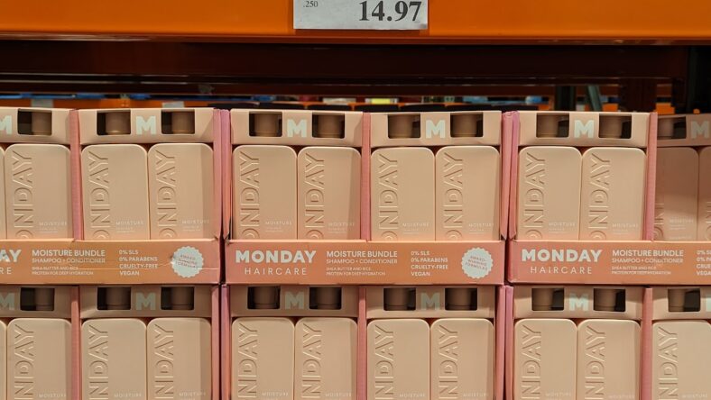 Monday-Moisturizing-Shampoo-Conditioner-Set-1663975