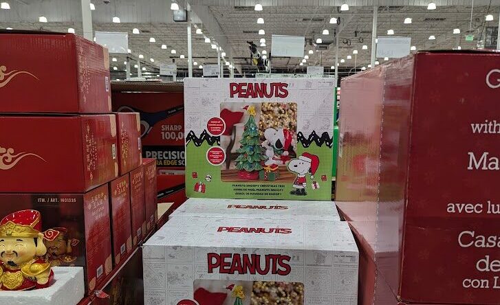 Peanuts-Snoopy-Woodstock-Holiday-Tree-1600411