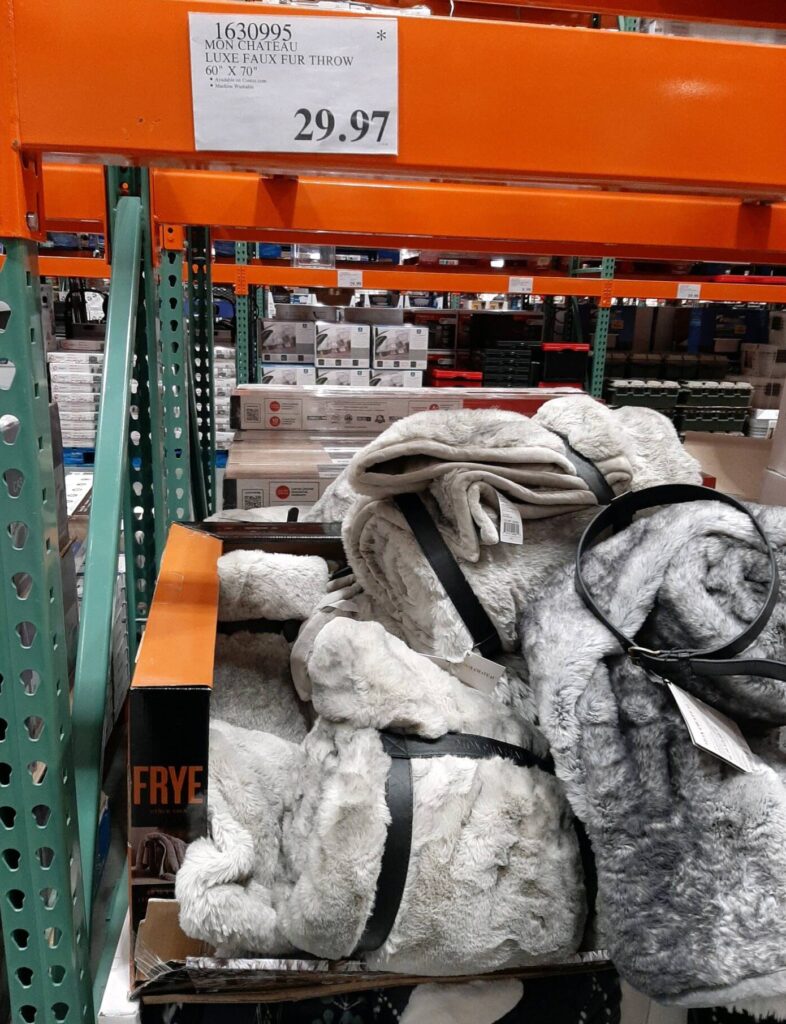 Mon Chateau Luxe Faux Fur Throw
