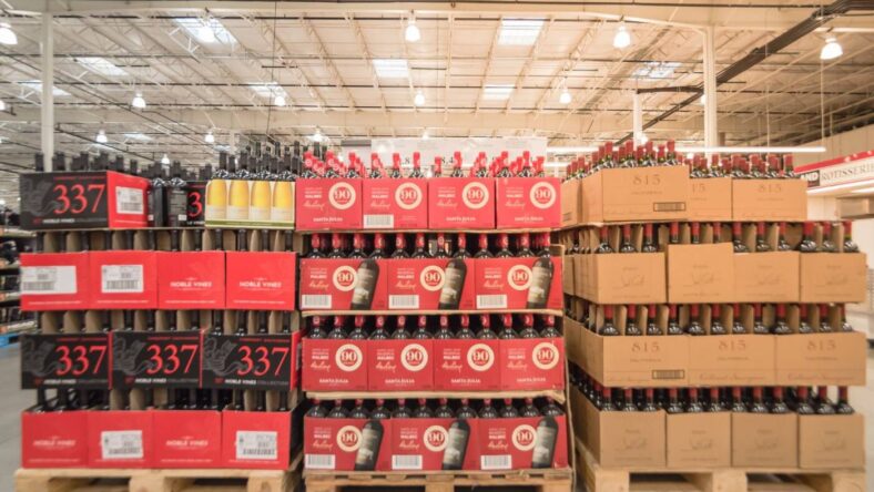 costco guest pass, credit Deposit Photos