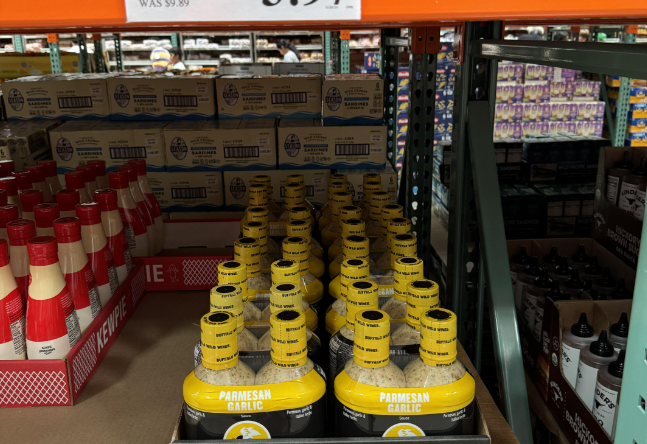 Buffalo-Wild-Wings-Parmesan -Garlic-Sauce -224oz-Bottles-1490882-Pewaukee, WI