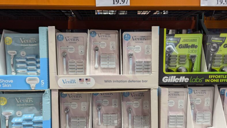 Venus Intimate Razor 1 Handle 8 Cartridges-1846655-Concord, CA