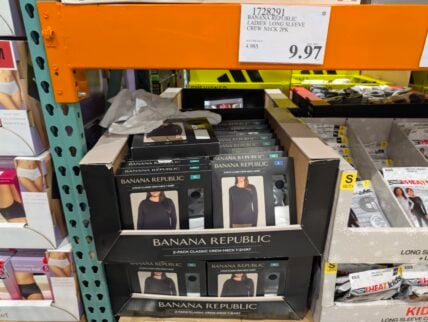 Banana Republic Ladies Long Sleeve Crew Neck -1728291-Livermore, CA