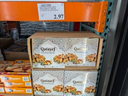 Qatayef-Pancakes-With-Sweet-Cream-1847299