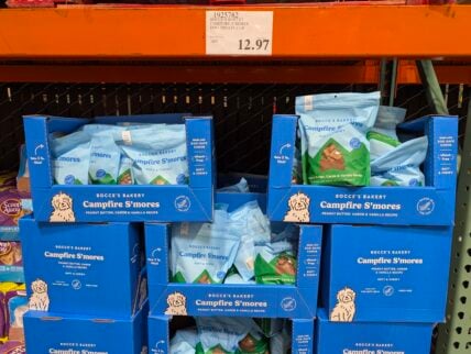 Bocces-Bakery-Campfire-Smores-Dog-Treats-1925782