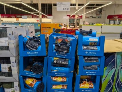 Columbia-Packable-Blanket-1796228