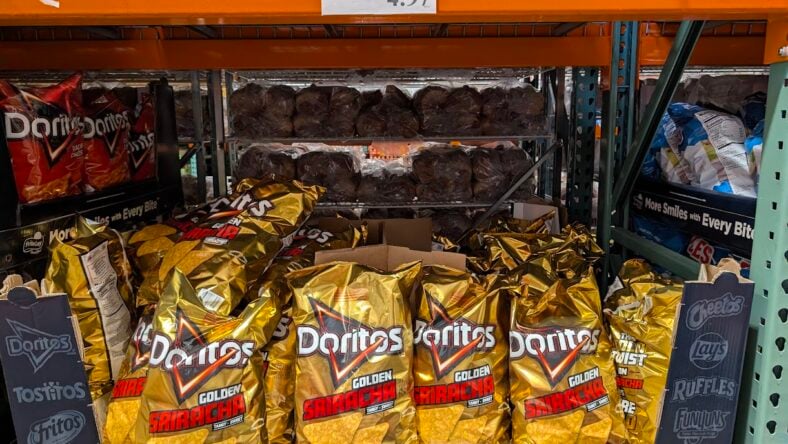 Doritos-Tangy-Golden-Sriracha-1886850