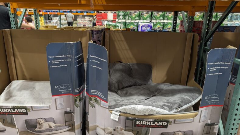 Kirkland-Signature-Square-Tufted-Pet-Bed-42-X-42-1815231