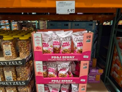 Quinn-Peanut-Butter-N-Jelly-Filled-Pretzels-1969514