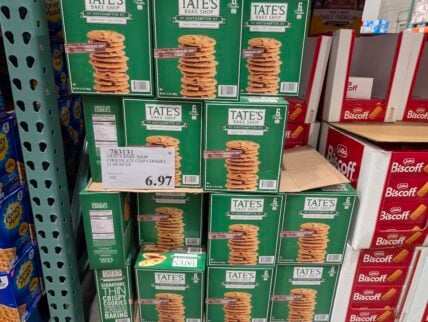 Tates-Bake-Shop-Chocolate-Chip-Cookies-783131