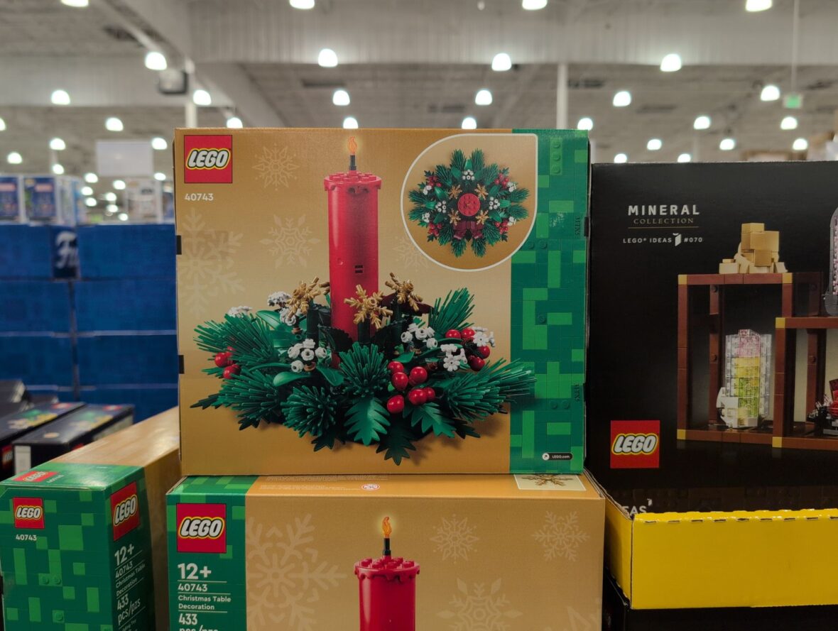 Lego Christmas Centerpiece • Total 433 Pieces • Age: 12 + Years at Costco