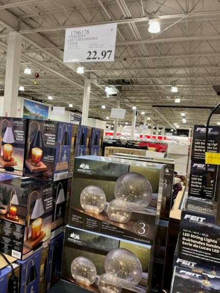 Evergreen-LED-Cubes-Spheres-1796178