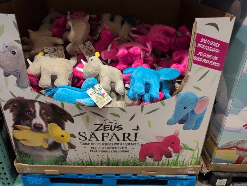 スリーピングアニマル New Product: Zeus Safari Tough Dog Toy