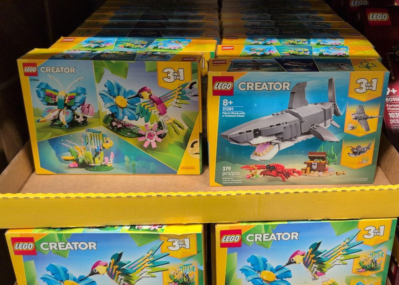 New Product: Lego Creator Assortment Shark with Treasure Chest