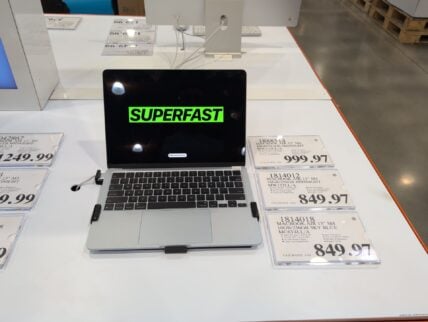 Apple M4 Chip / 16gb RAM Macb0ok Air 13