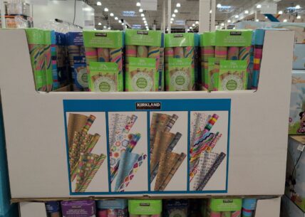 Kirkland Signature Everyday Gift Wrap 270 So. Feet Total at Costco
