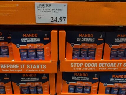 Xi1c Ollective' Mand0 at Costco