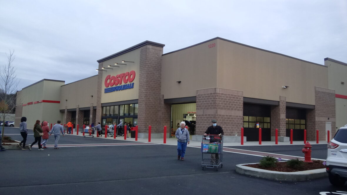 costco wholesale club with people / costco store
