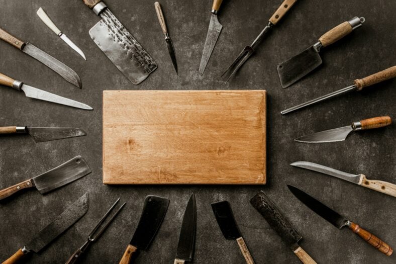 knives surrounding cutting board / costco knife sets