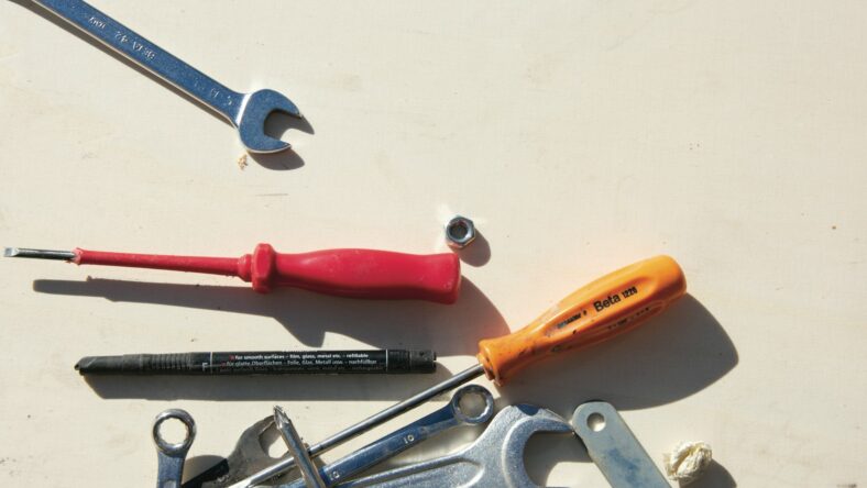 assorted tools on table / costco tools